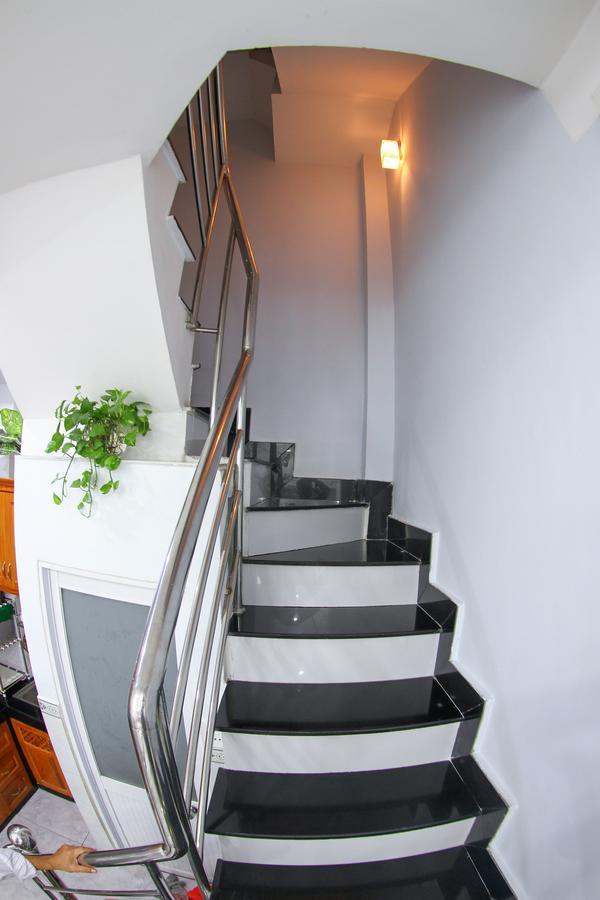Son Thinh Guesthouse Хошимин Экстерьер фото